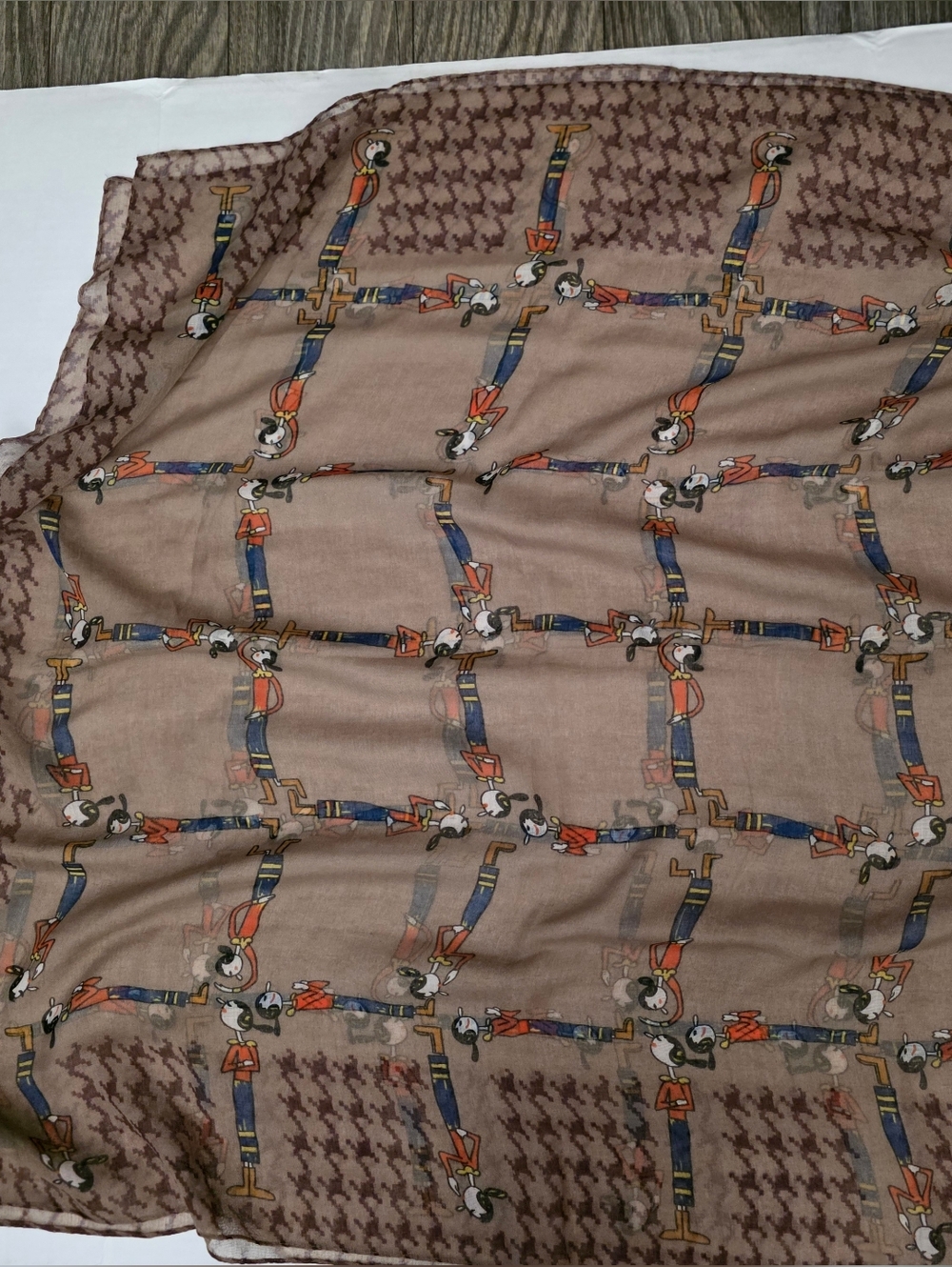Scarf Vintage Oliva Women’s Beige Patterned Skirt - Unbranded Used.